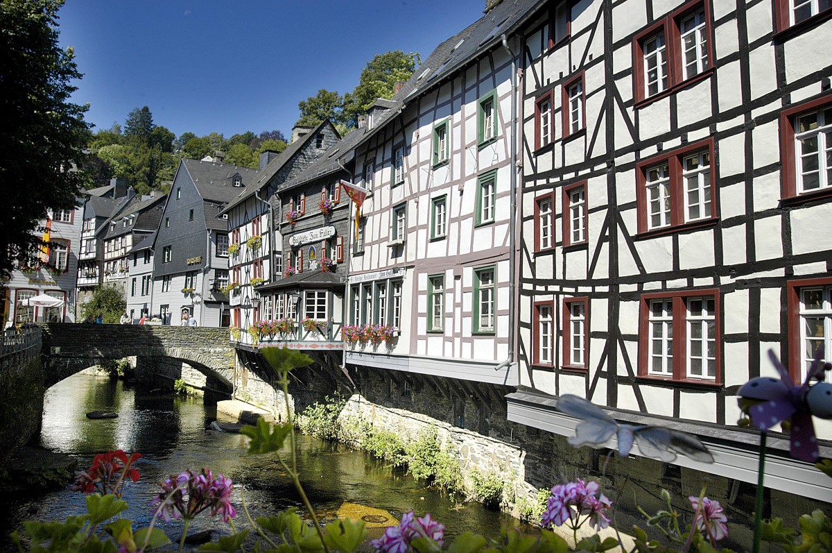 Charakteristisches Fachwerk in Monschau an der Rur in der Eifel. Aufnahme: August 2007.