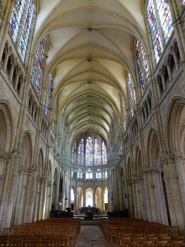 Chartres, Mittelschiff der Kirche Saint-Pierre, Glasfenster aus dem 14. Jahrhundert (18.07.2015)