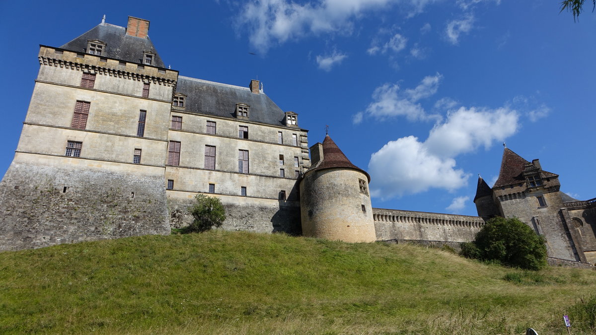 Chateau Biron, Stammsitz der Familie Gontaut-Biron, die seit dem 12. Jahrhundert hier residierte (22.07.2018)