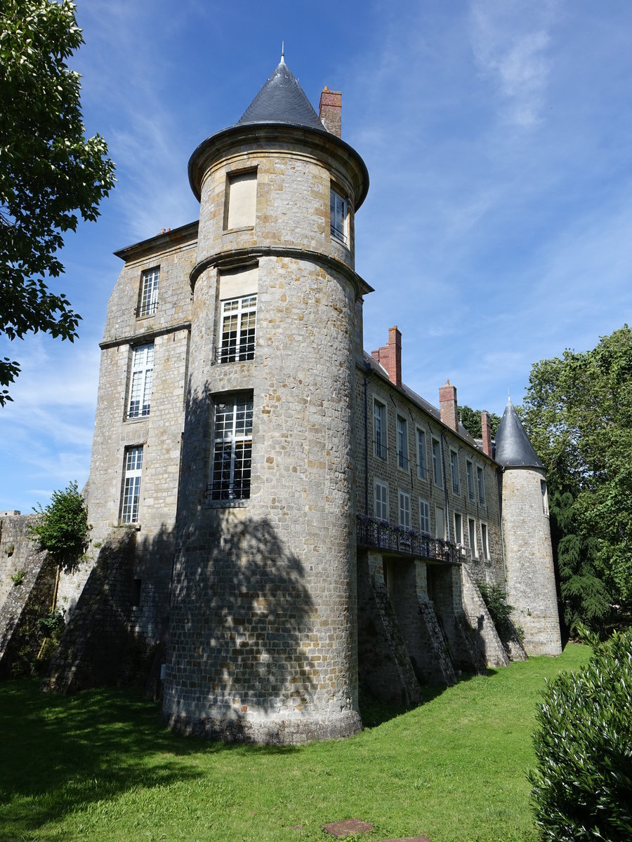 Chateau Nangis, erbaut ab 1436 durch Denis de Chailly, seit 1859 Rathaus der Stadt (10.07.2016)