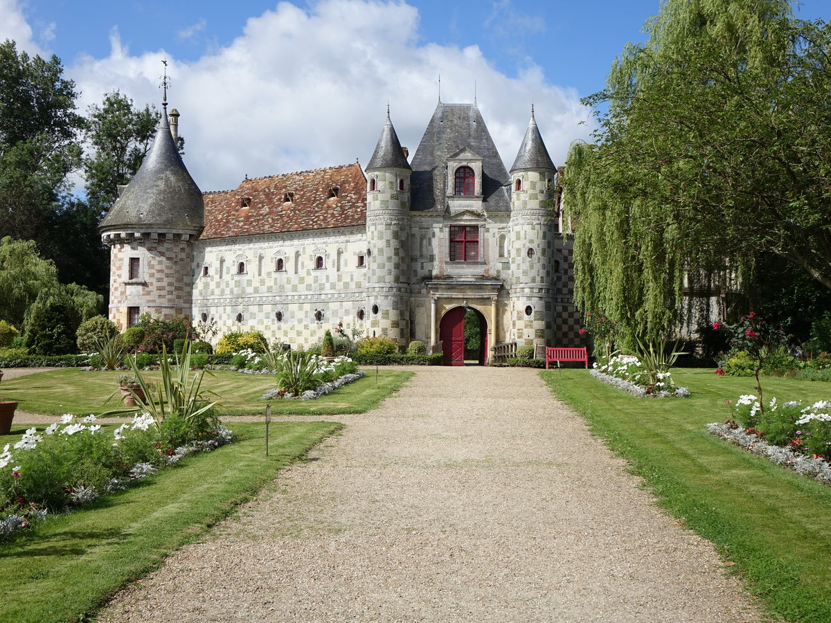 Chateau Saint-Germain-de-Livet, erbaut im 15. Jahrhundert (12.07.2016)