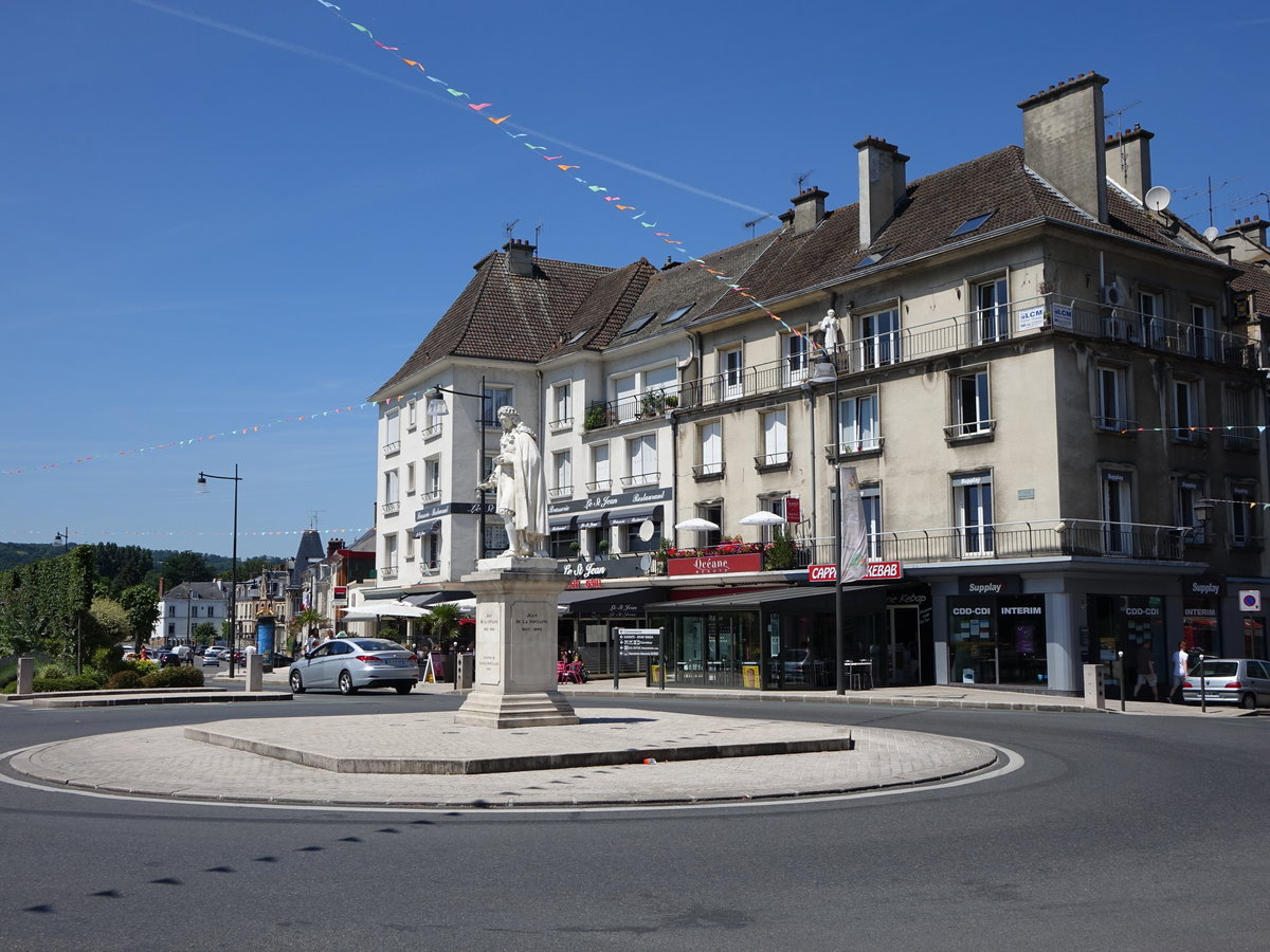 Chateau-Thierry, Denkmal fr Jean de la Fontaine am Quai de Poterne (09.07.2016)