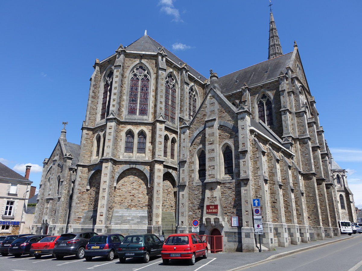 Chateaubriant, Kirche Saint-Nicolas, erbaut bis 1875 durch den Architekten Eugne Boismen (10.07.2017)