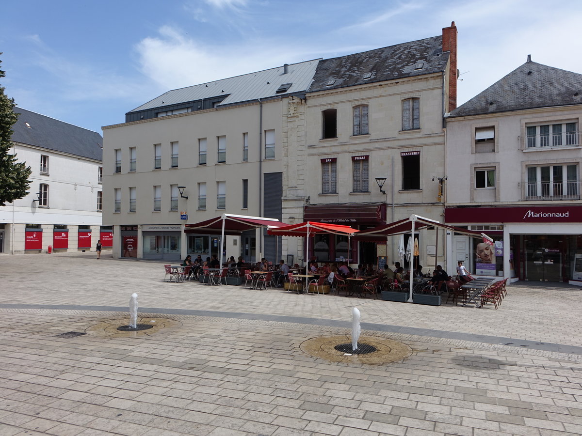 Chatellerault, Cafe am Place Emile Zola in der Altstadt (08.07.2017)