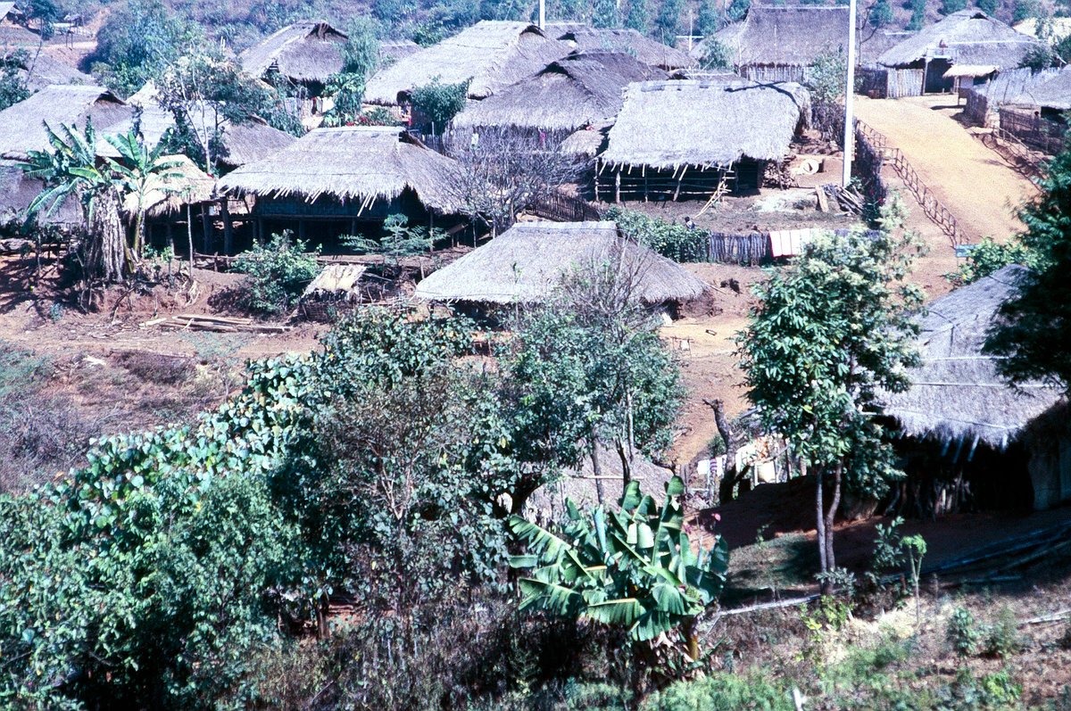 Chiang Dao nördlich von Chiang Mai. Bild vom Dia. Aufnahme: Februar 1989.