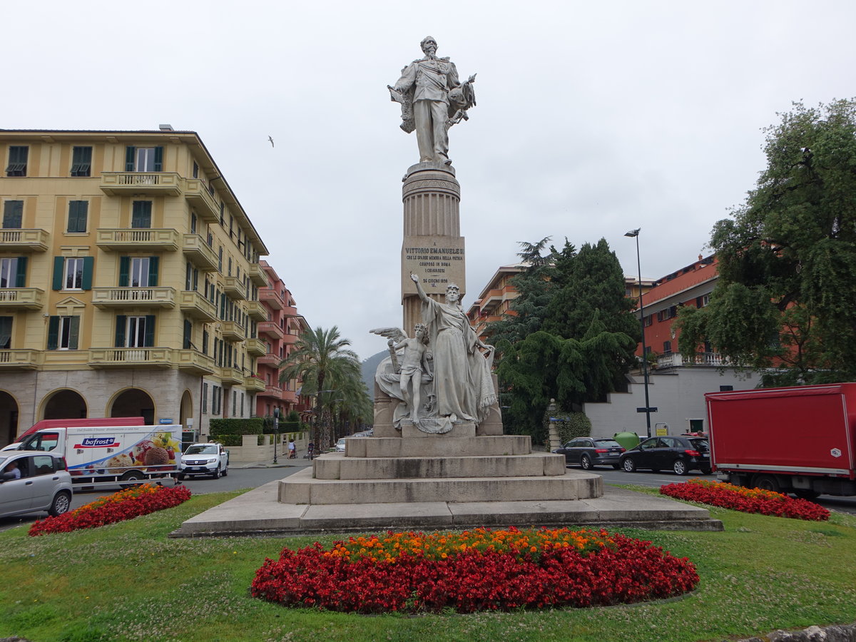 Chiavari, Denkmal fr Vittorio Emanuele II. an der Piazza Nostra Signora dell Orto (15.06.2019)