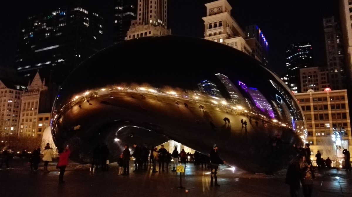 Chicago. Das Cloud Gate / The Big Bean bei Nacht. Aufgenommen am 02.01.2016.