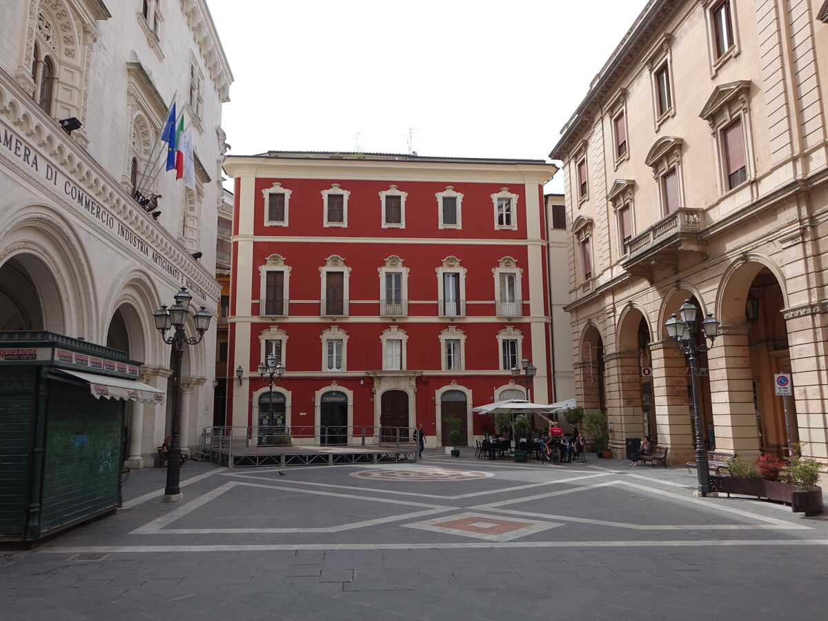 Chieti, Huser an der Piazza Gian Battista Vico (26.05.2022)