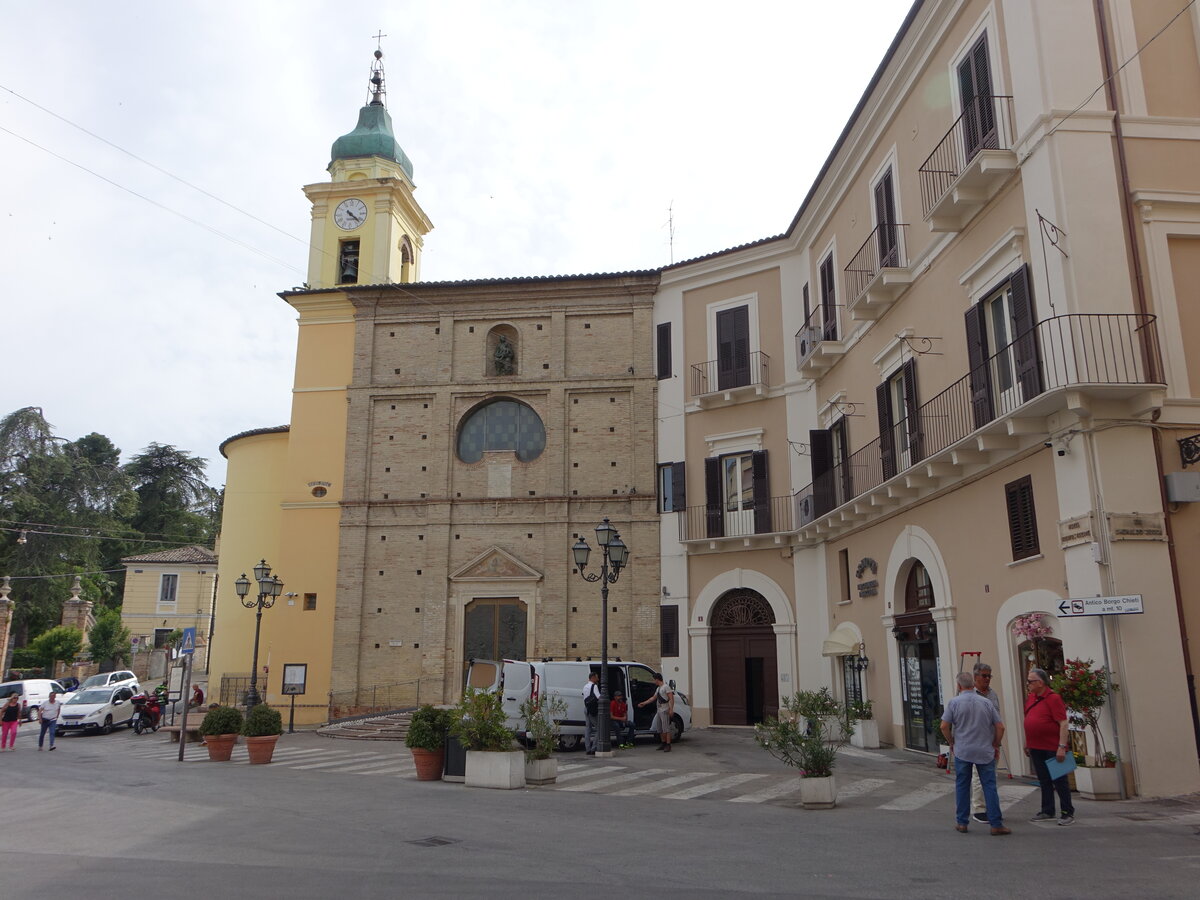 Chieti, Pfarrkirche della Santissima Trinita an der Piazza Trento e Trieste (26.05.2022)
