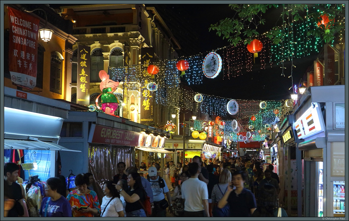 Chinesisches Neujahr in der China Town von Singapur. Dichtes Treiben herrscht in den bunt beleuchteten Gassen. (10.01.2020)