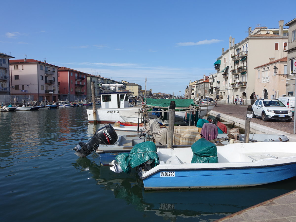 Chioggia, Huser und Boote am Canale Lombardo (19.09.2019)