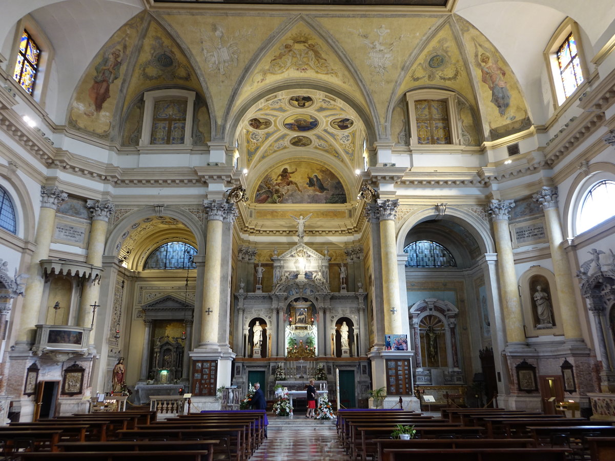 Chioggia, Innenraum in der San Giacomo Kirche, Hochaltar von Marinetti  (19.09.2019)