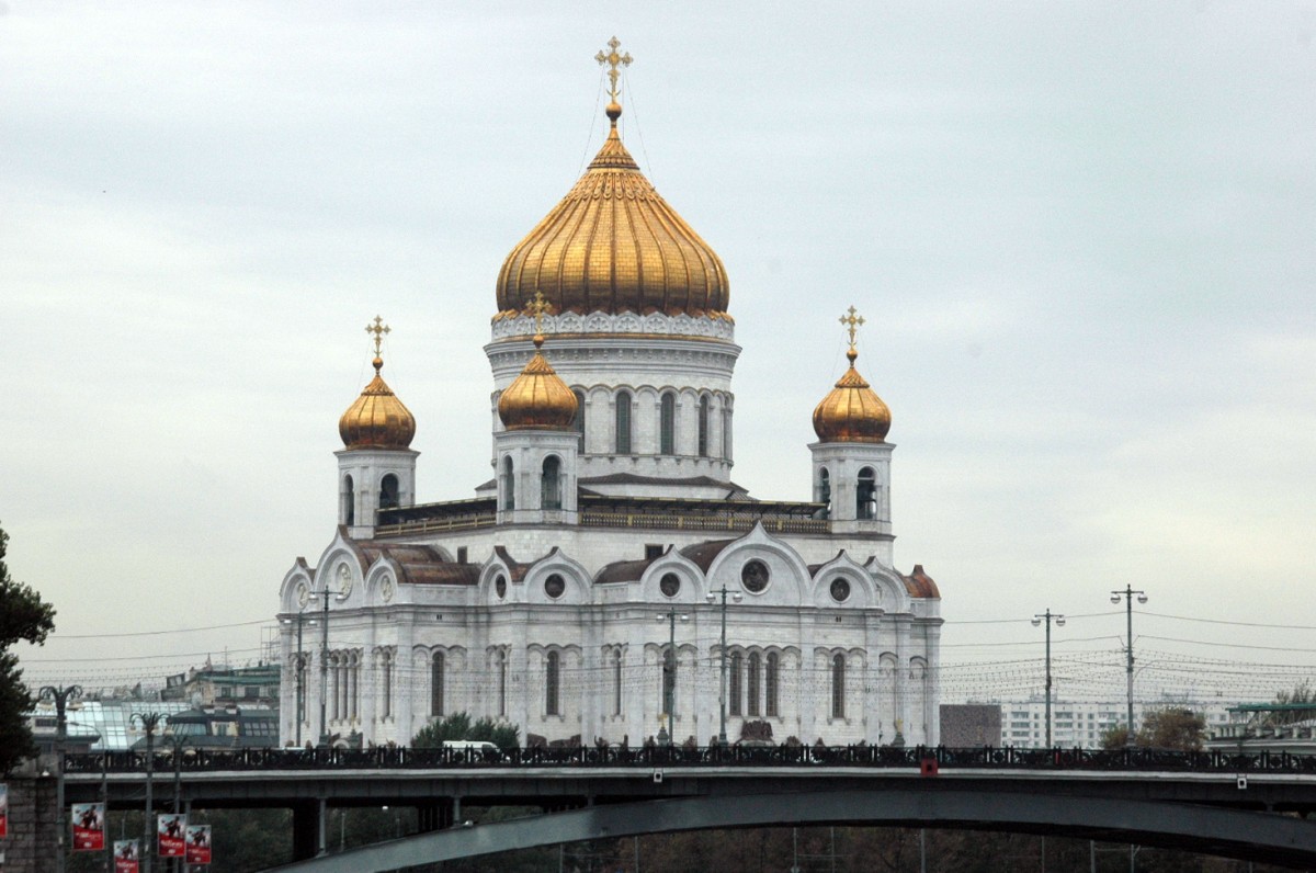 Christ-Erlser-Kathedrale ist das zentrale Heiligtum der Russisch-Orthodoxen Kirche sowie eines der grten orthodoxen Kirchengebude der Welt. Es stellt ein weithin sichtbares Wahrzeichen Moskaus dar, gesehen im September 2010.