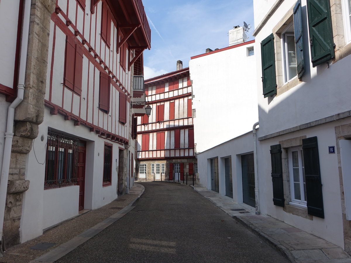 Ciboure, Fachwerkhuser in der Rue de la Fontaine (26.07.2018)