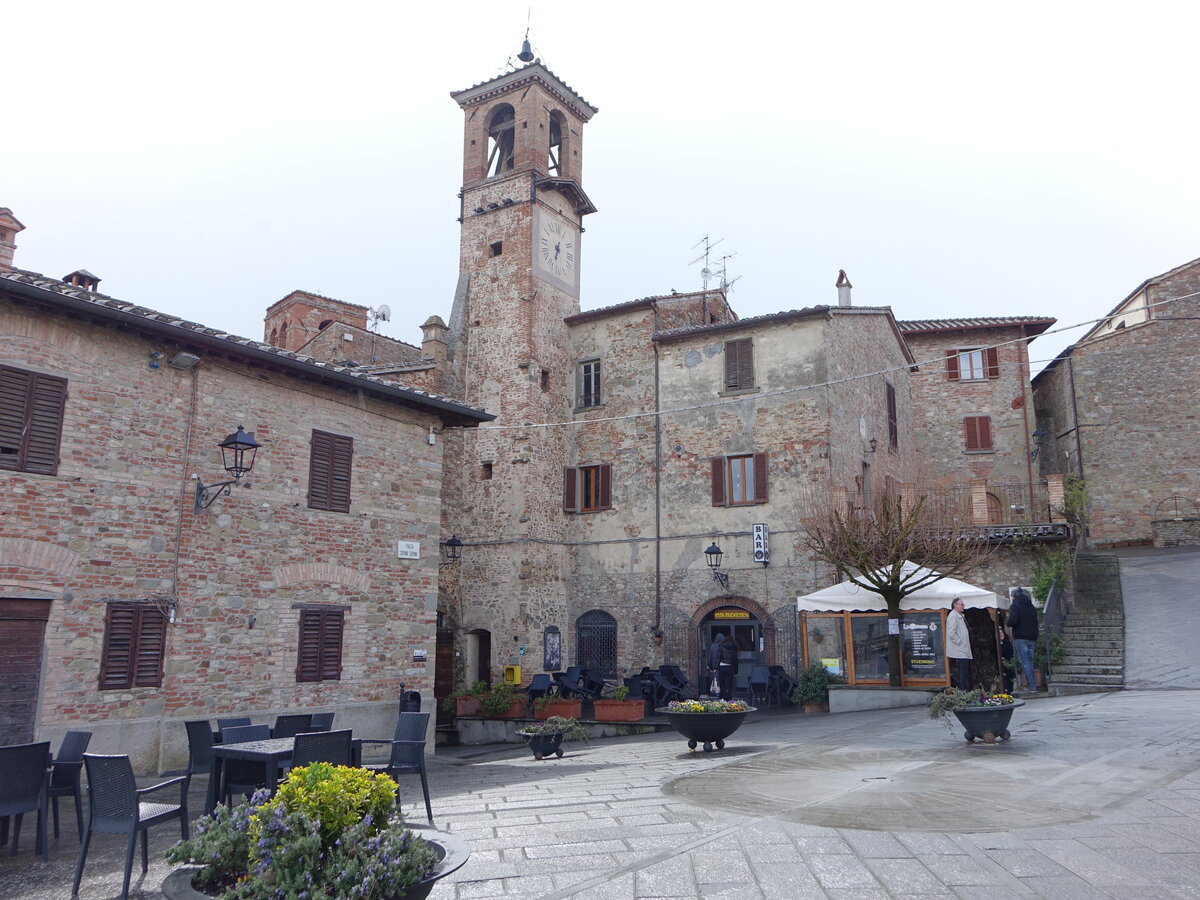 Citerna, Uhrturm an der Piazza Scipione Scipioní (02.04.2022)