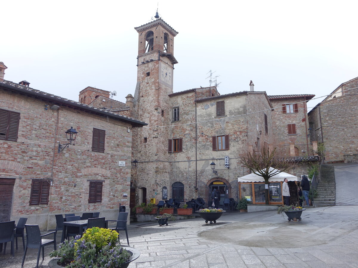 Citerna, Uhrturm an der Piazza Scipione Scipion (02.04.2022)