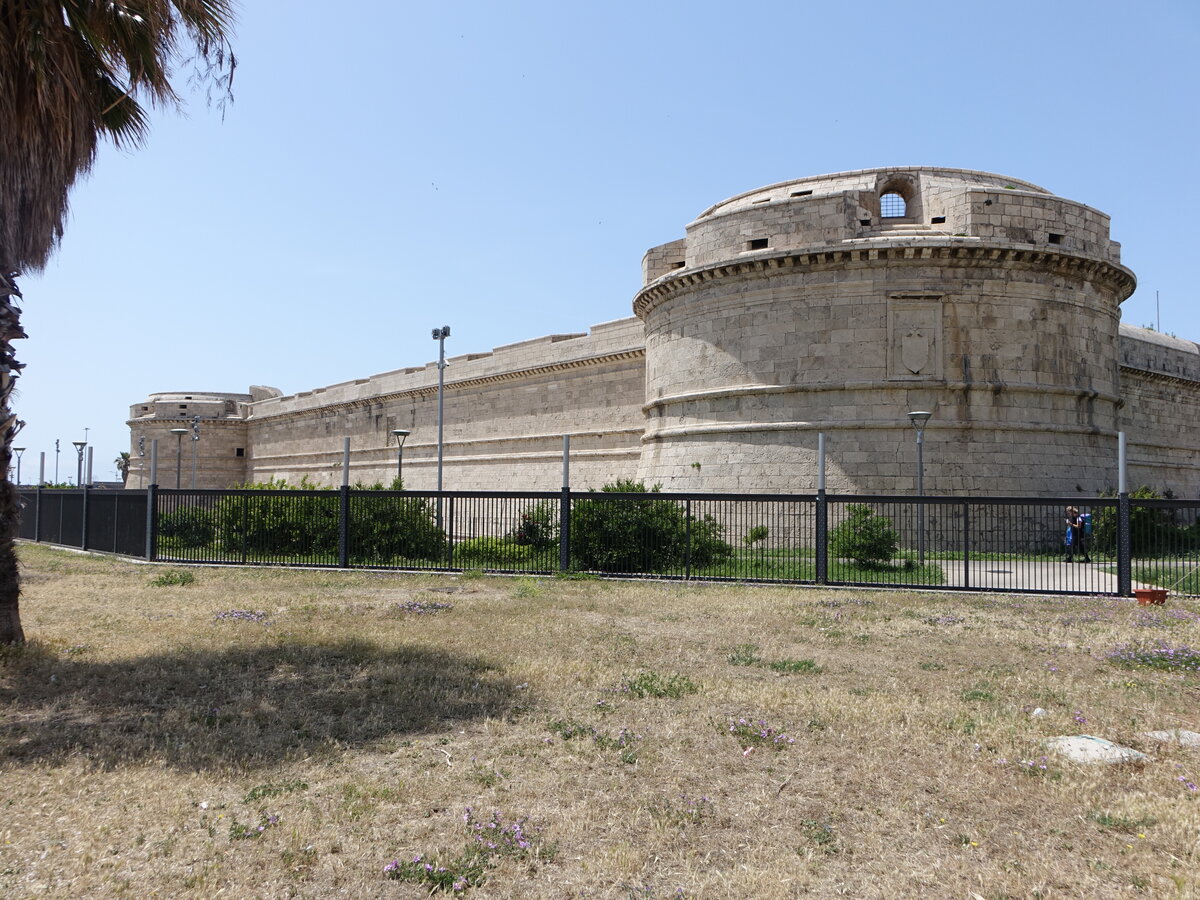 Civitavecchia, Forte Michelangelo, erbaut von Donato Bramante fr Pabst Julius II, vollendet durch Michelangelo (23.05.2022)