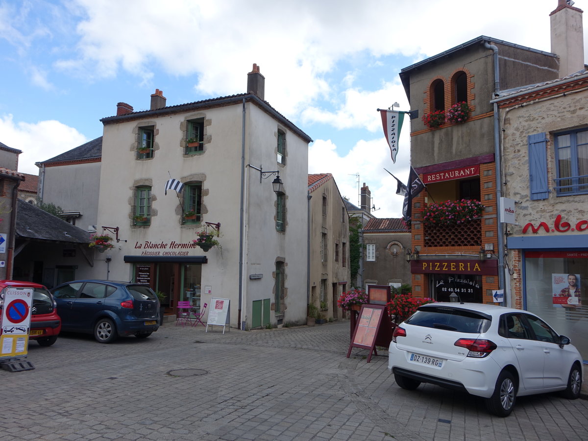 Clisson, Häuser in der Rue Berthou in der Altstadt (12.07.2017)
