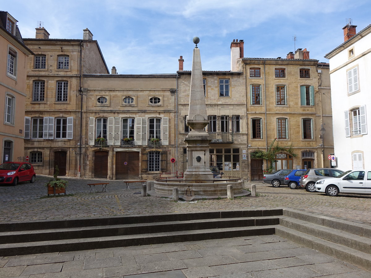 Cluny, Huser am Place Notre-Dame (22.09.2016)