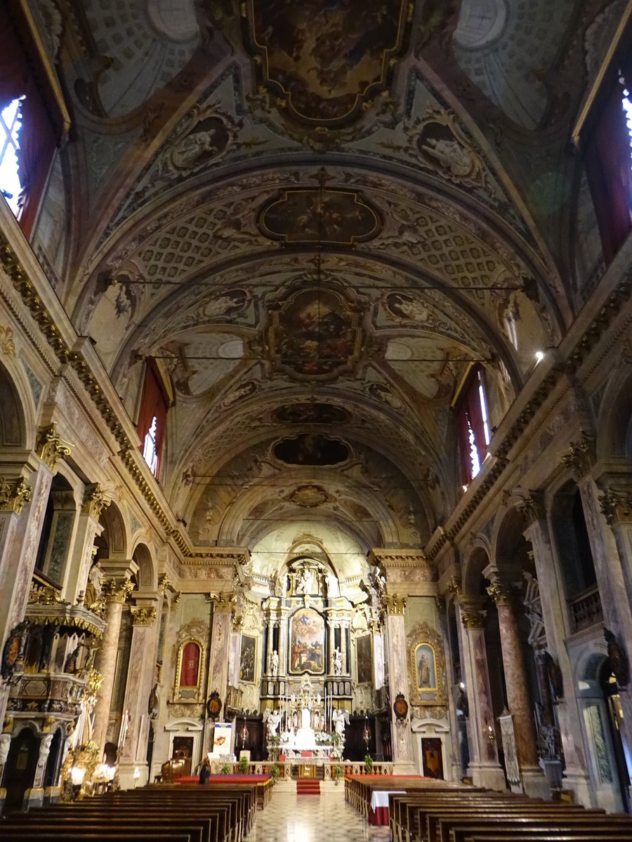 Clusone, barocker Innenraum in der Pfarrkirche St. Maria Assunta (06.10.2018)