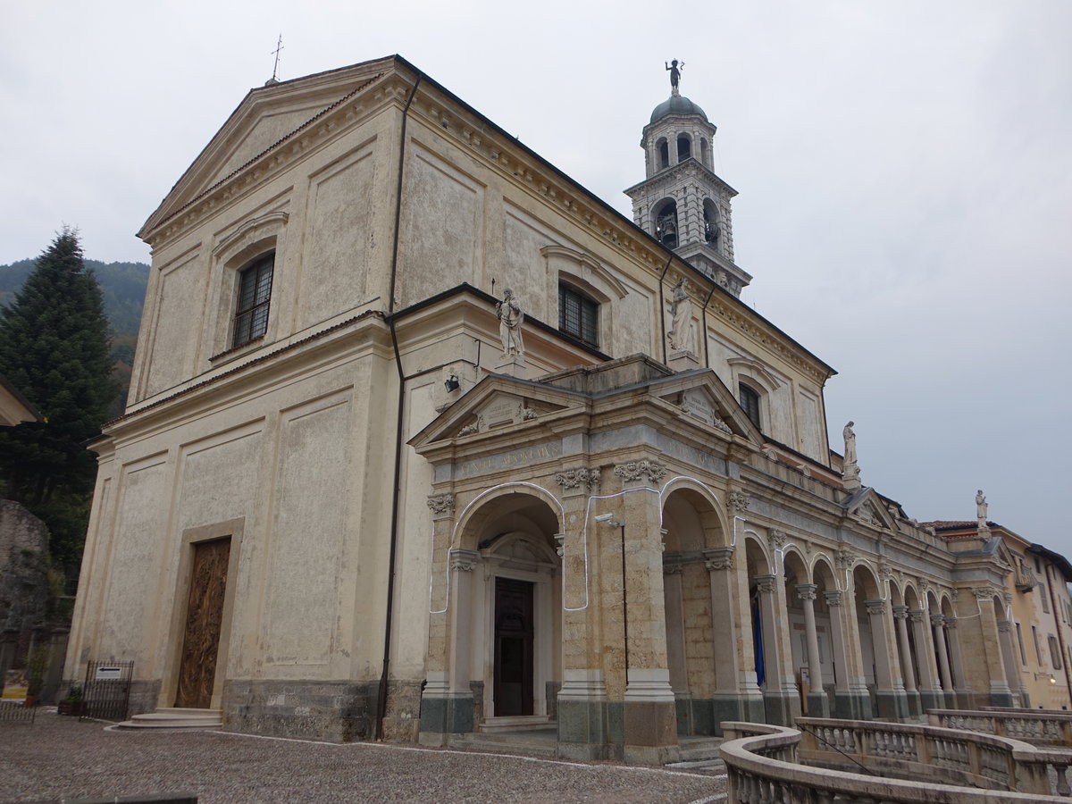Clusone, Pfarrkirche St. Maria Assunta, erbaut Ende des 17. Jahrhundert durch G. Quadrios (06.10.2018)