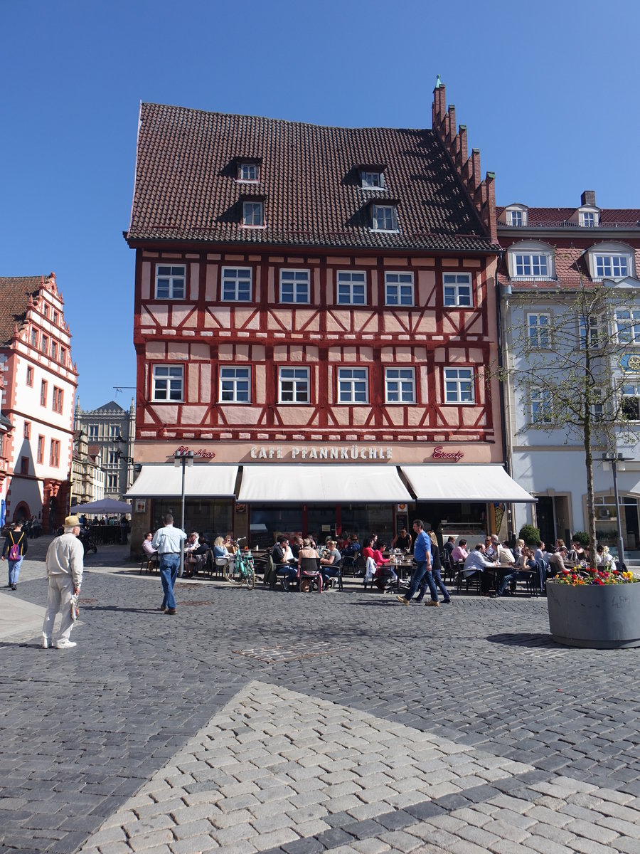 Coburg, Fachwerkhaus des Cafes Pfannkchle am Markt (08.04.2018)