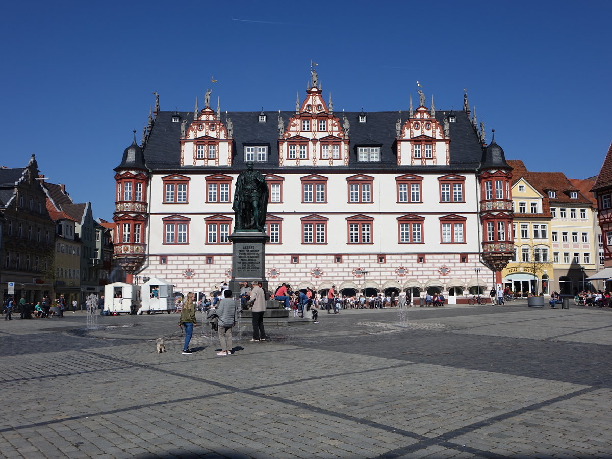 Coburg, das Stadthaus befindet sich an der nrdlichen Seite des Marktplatzes, dreigeschossige Satteldachbau, erbaut von 1597 bis 1602 durch Peter Sengelaub (08.04.2018)