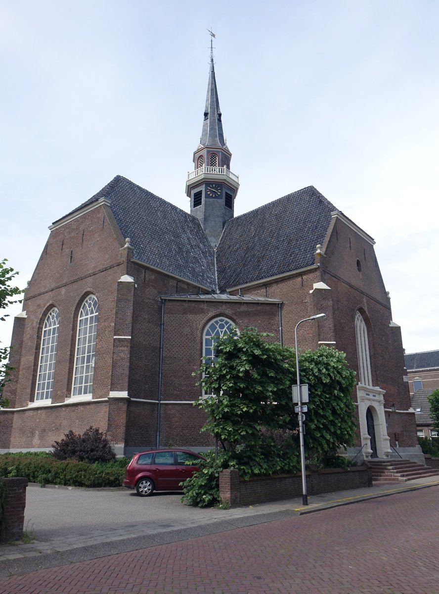 Coevorden, Niederl. Ref. Hl. Kreuz Kirche, erbaut bis 1641 mit kuppelfrmiges Gewlbe ber der Vierung (23.07.2017)