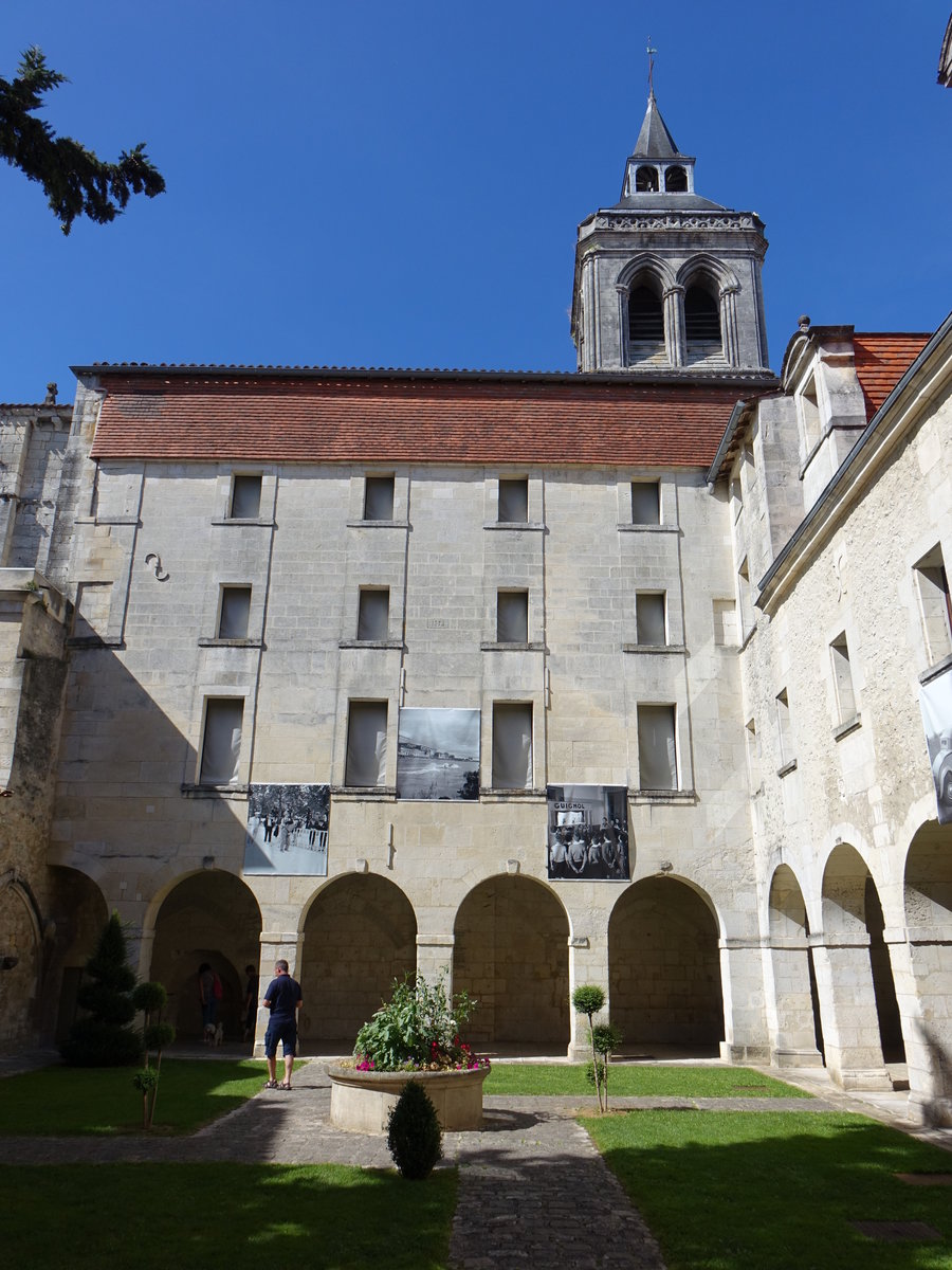 Cognac, Benediktinerabtei, erbaut im 12. Jahrhundert, heute Bibliothek (15.07.2017)