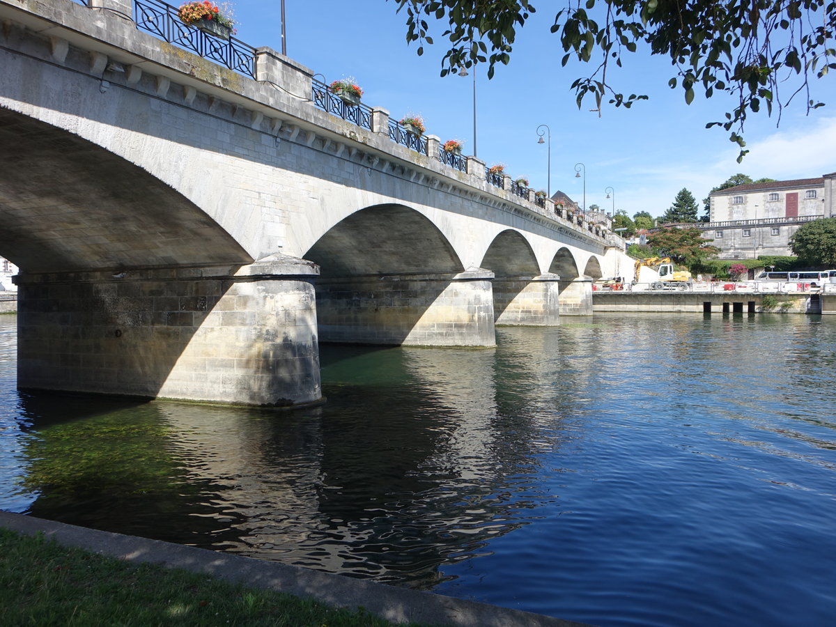 Cognac, Brcke Pont Neuf ber die Charente (15.07.2017)