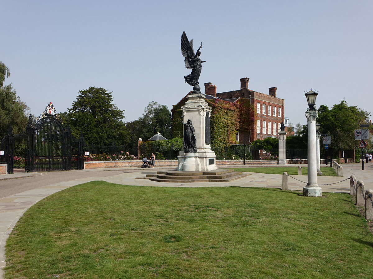 Colchester, War Memorial von 1923 in der High Street (06.09.2023)