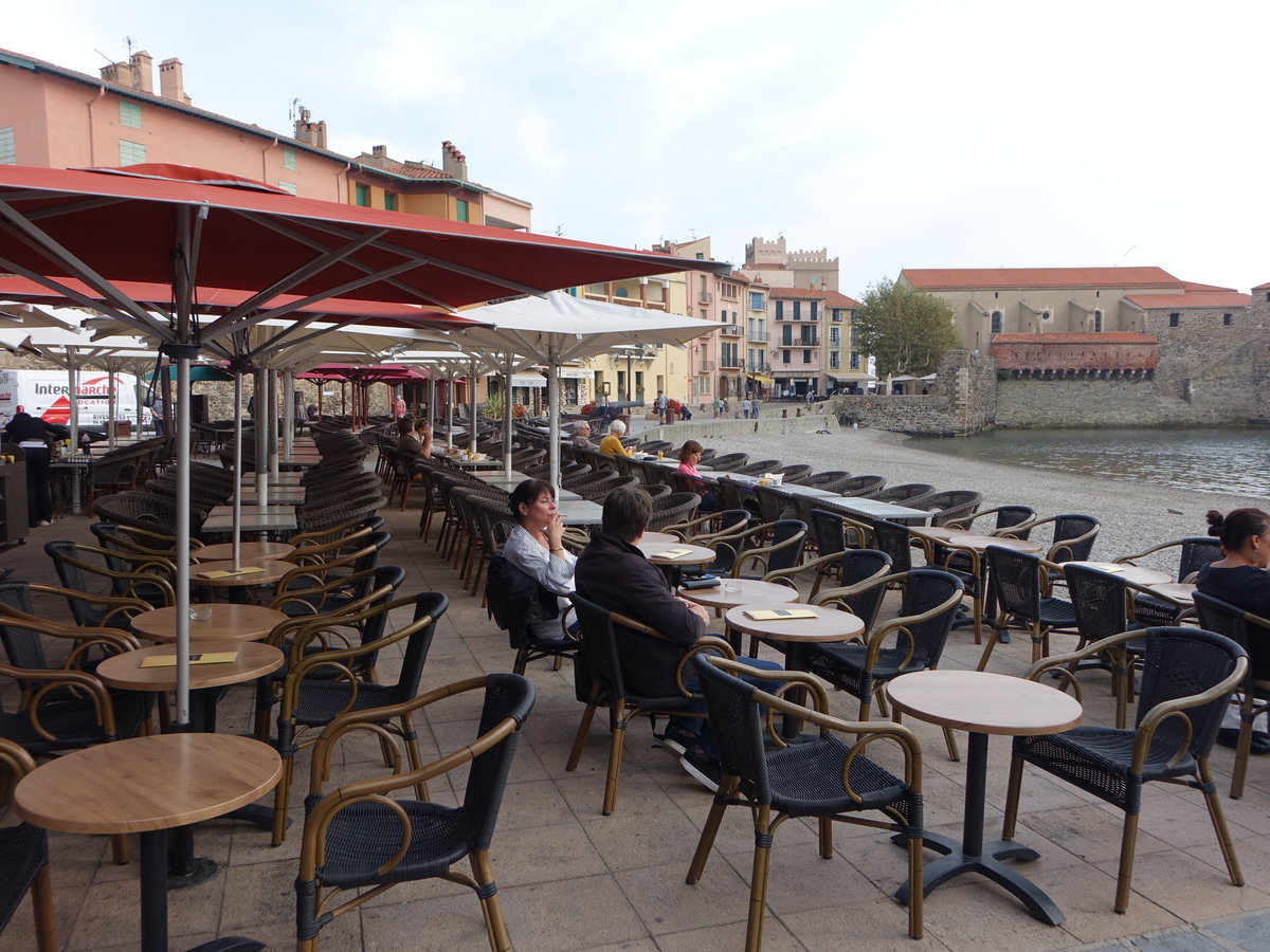 Collioure, Cafes am Boulevard du Boramar im Vieux Quartier du Mour (30.09.2017)