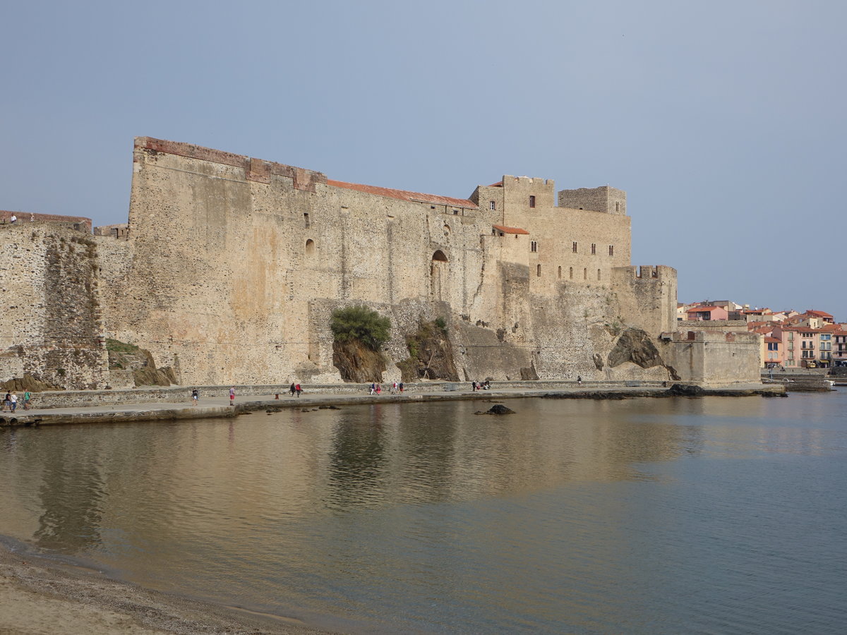 Collioure, Ostseite des Chateau Royal vom Port d’Avall (30.09.2017)