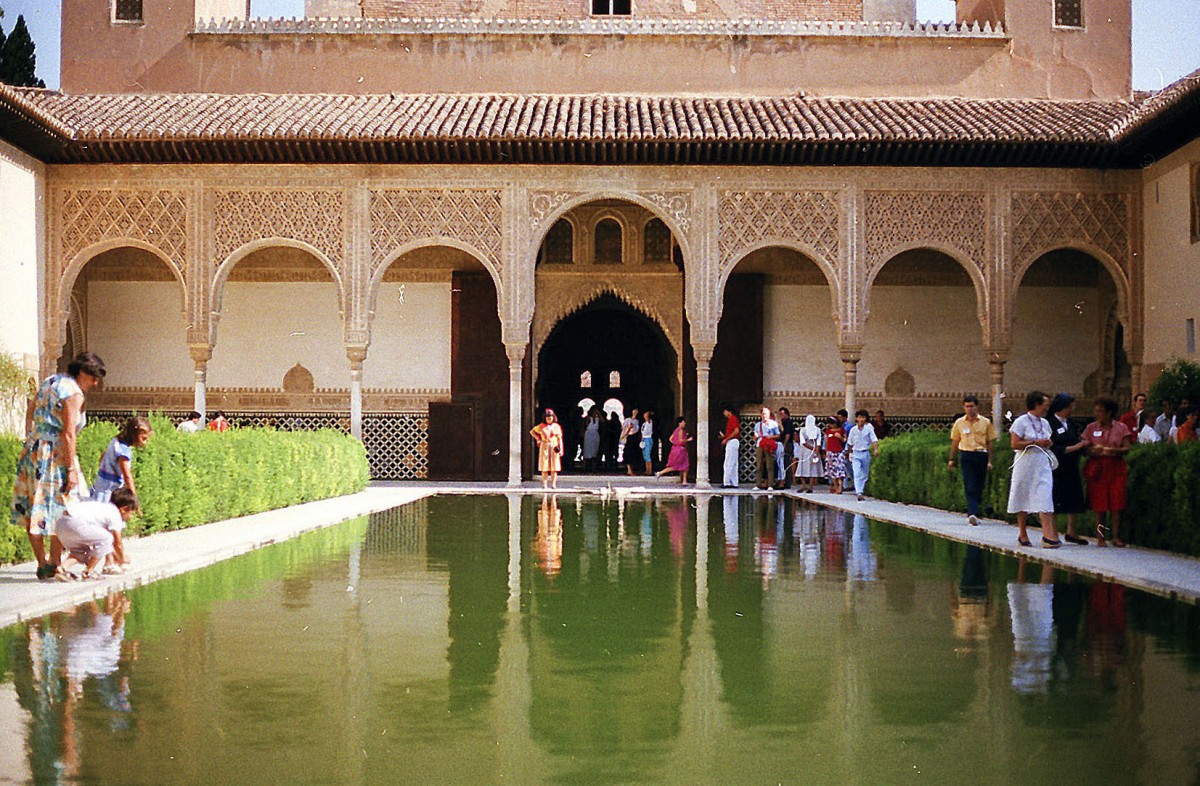 Comares - Myrtenhof in Alhambra, Granada. Aufnahme: Juli 1986 (digitalisiertes Negativfoto).