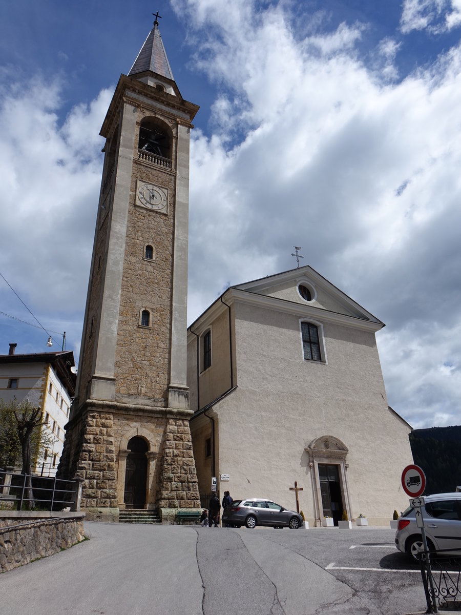Comelico, Pfarrkirche Santa Maria Assunta, erbaut im 18. Jahrhundert durch Domenico Schiavi (07.05.2017)