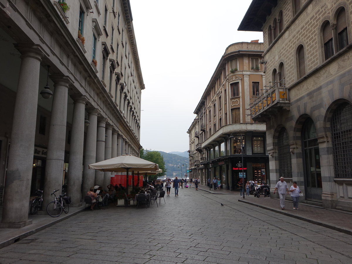 Como, Gebude in der Via Caio Plinio Secondo zum Comer See (21.09.2018)