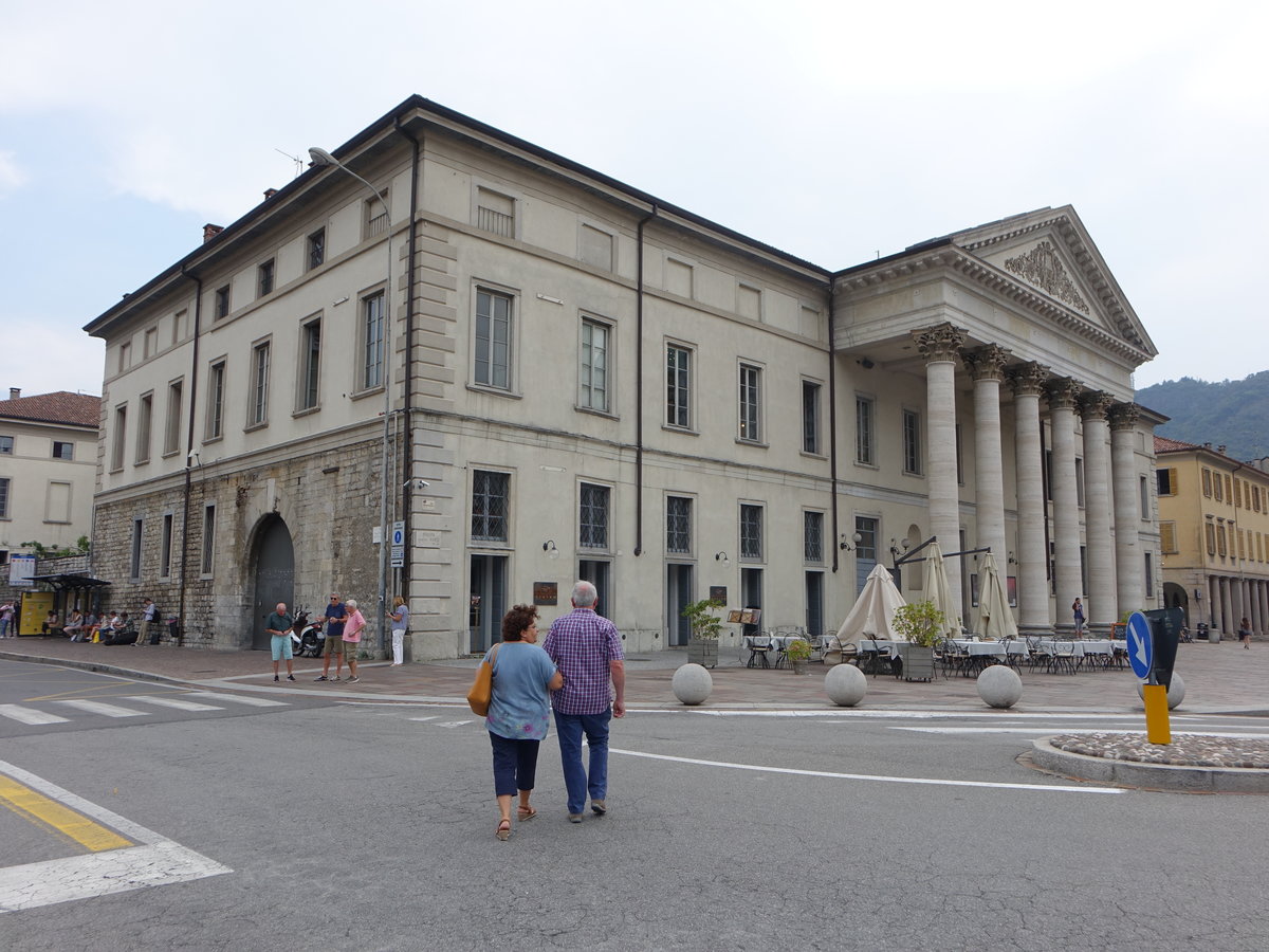 Como, Teatro Sociale, erbaut von 1764 bis 1765 in der Via Vincenzo Bellini (21.09.2018)