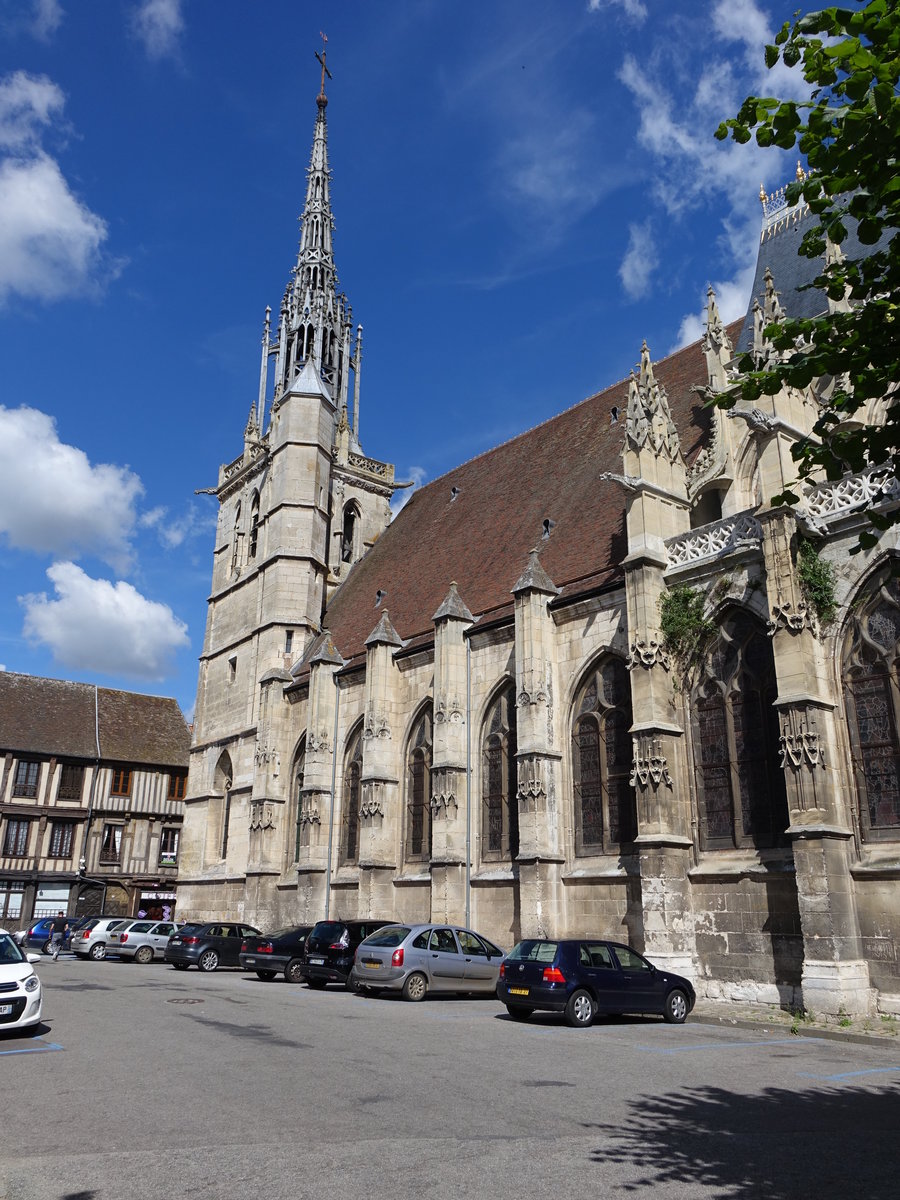 Conches-en-Ouche, flamboyante Kirche Sainte-Foy, erbaut im 15. Jahrhundert (15.07.2016)