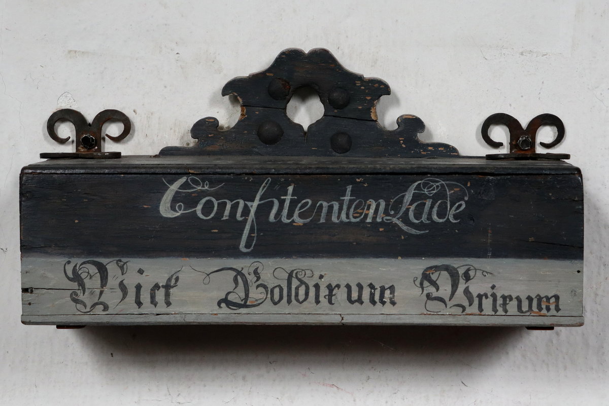 Confitentenlade (bis Anfang des 20. Jh. fr die Anmeldung zum Abendmahl gebruchlich) in der St.-Nicolai-Kirche in Wyk-Boldixum auf Fhr, aufgenommen am 17.09.2018.