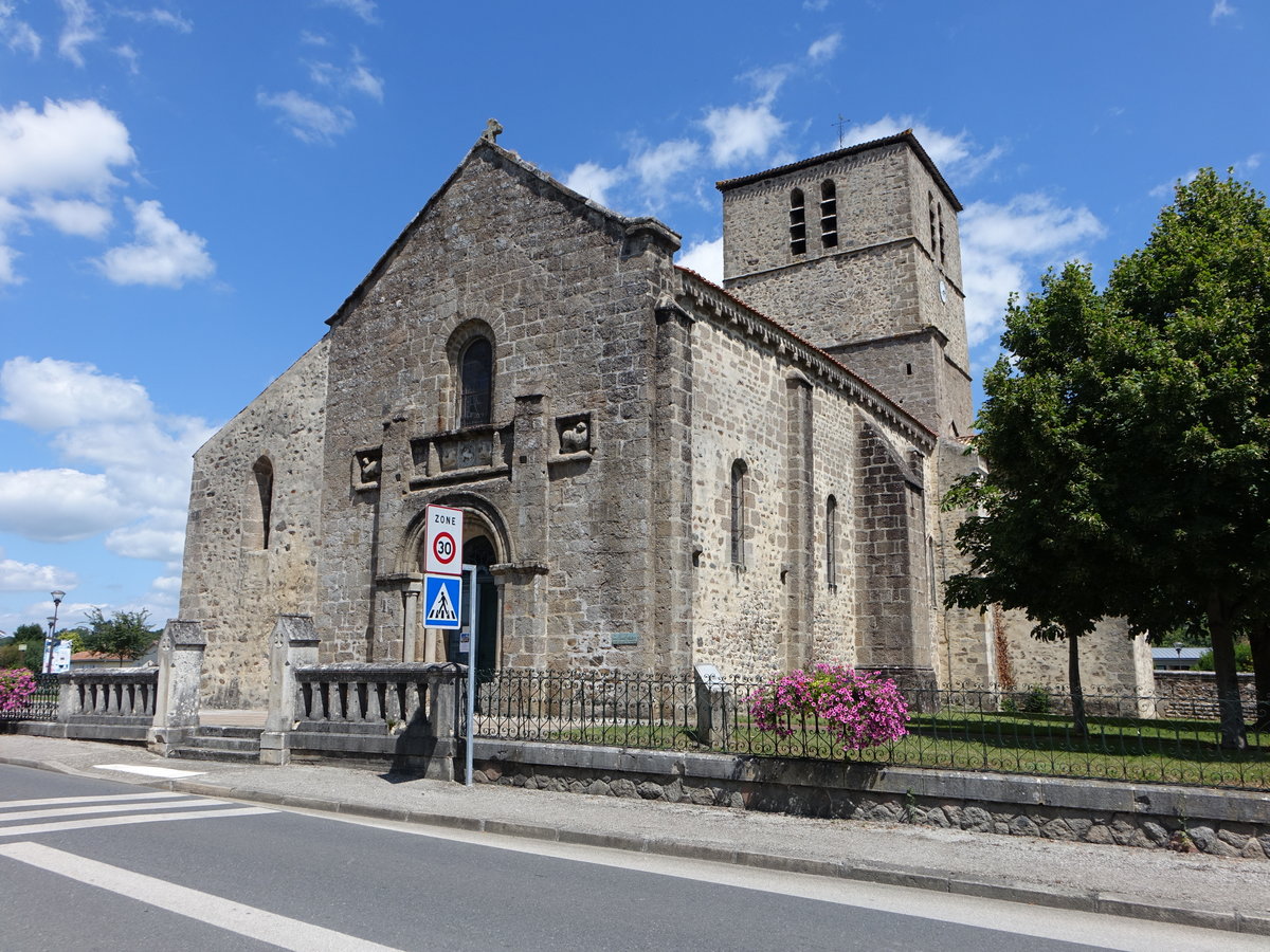 Confolens, romanische Kirche Saint-Barthelemy, erbaut im 12. Jahrhundert (14.07.2017)