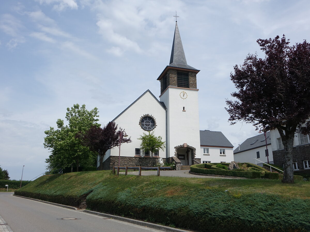 Consthum, Pfarrkirche St. Maximilien in der Rue Knupp (19.06.2022)
