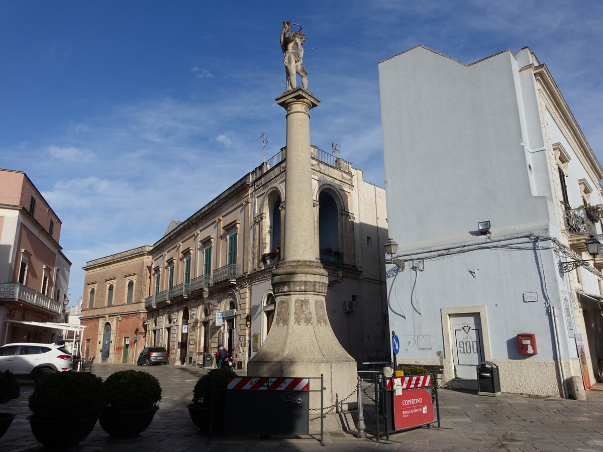 Copertino, Colonna di San Sebastiano an der Piazza Umberto I. (03.03.2023)