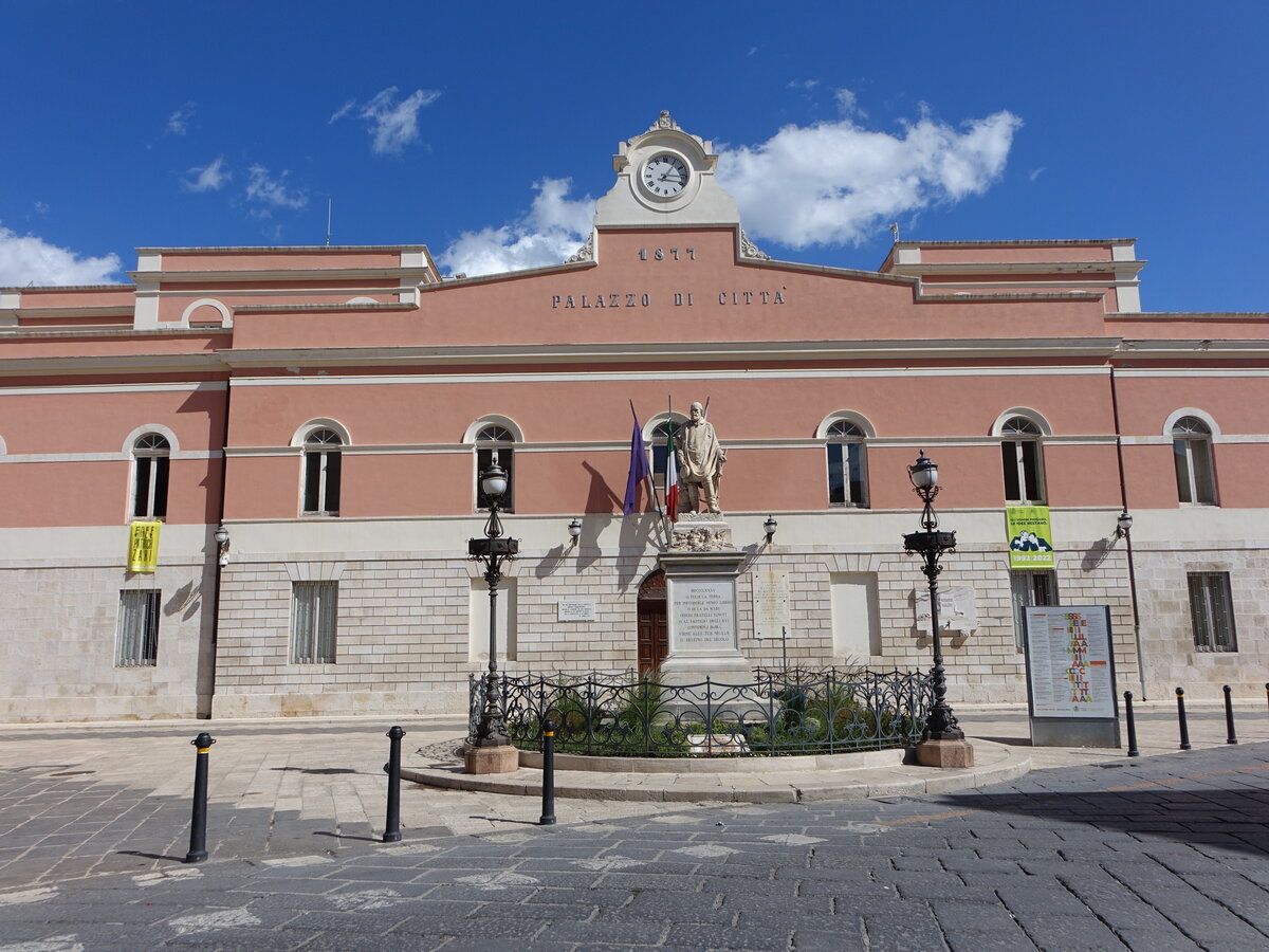 Corato, Palazzo Comunale am Corso Cavour, erbaut 1877 (27.09.2022)