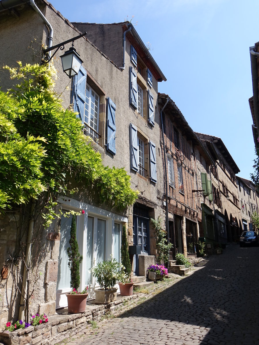 Cordes-sur-Ciel, historische Huser in der Grande Rue Raimond VII. (30.07.2018)