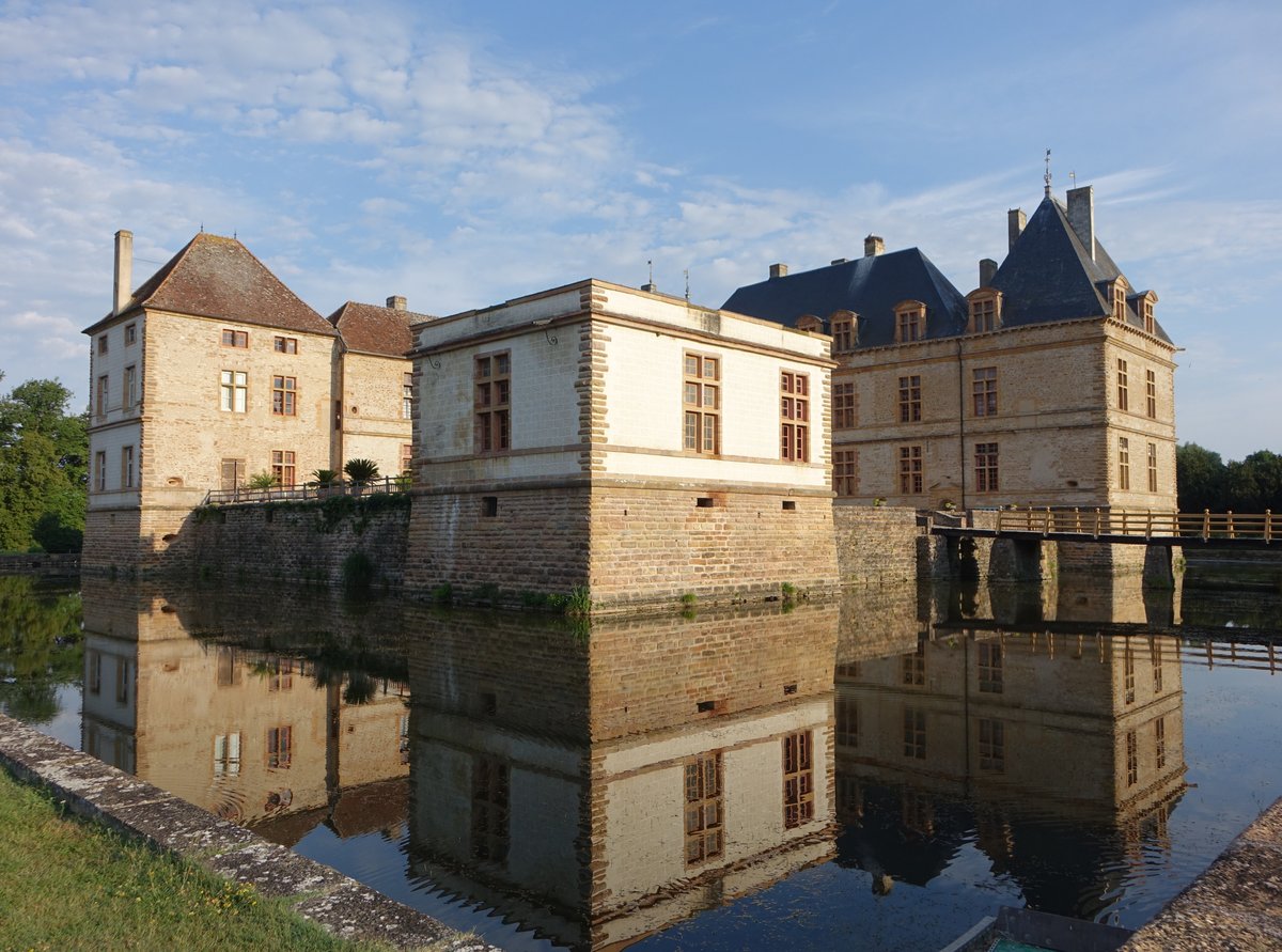 Cormatin, Renaissance Schloss in einem weitlufigen Park, erbaut im 16. Jahrhundert (01.08.2018)