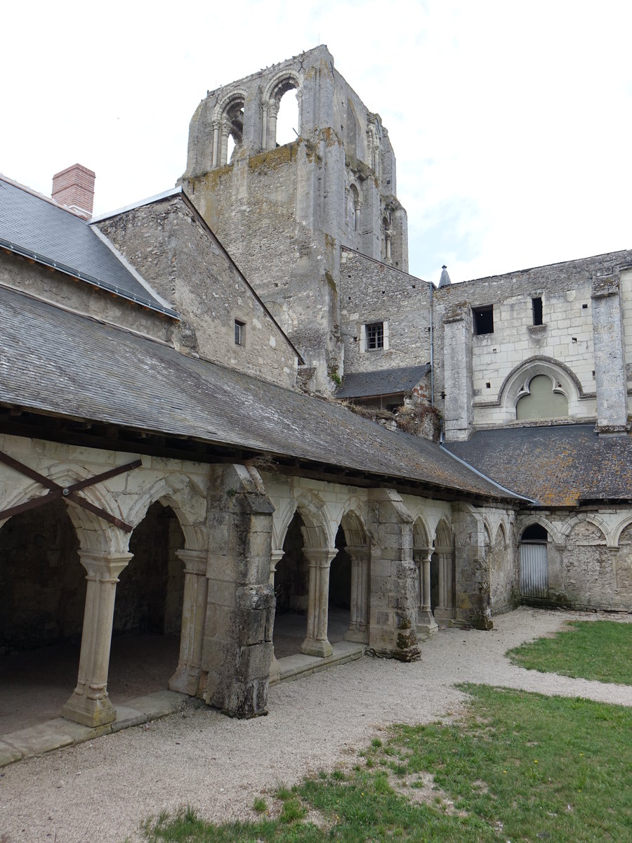 Cormery, Ruine des Kirchturms St. Paul der ehem. Klosterkirche, erbaut im 11. Jahrhundert (08.07.2017)