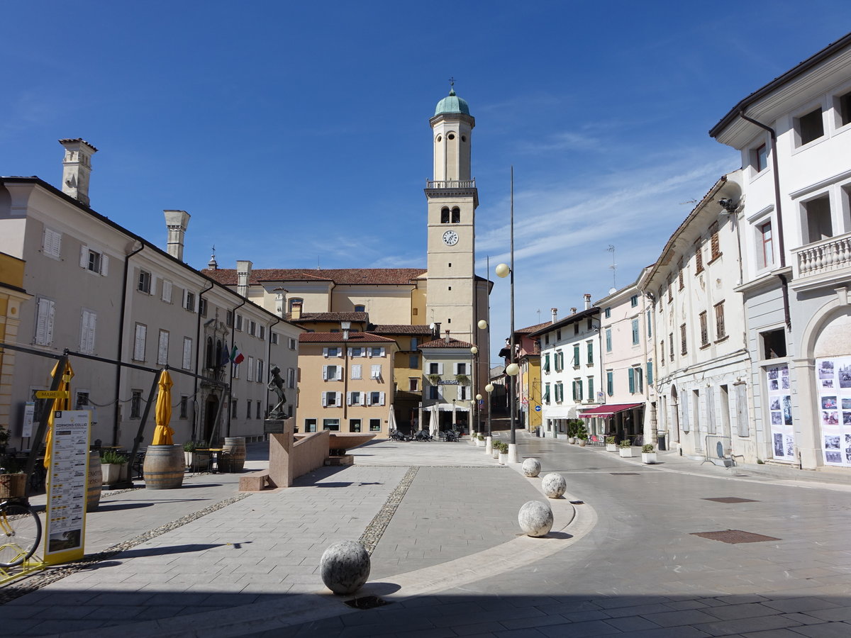 Cormons, Dom San Adalberto an der Piazza Ventiquattro Maggio, erbaut von 1756 bis 1762 (19.09.2019)