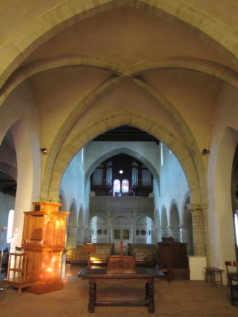 Cossonay, Chor und Langschiff der Pfarrkirche St. Pierre et Paul (09.09.2012)