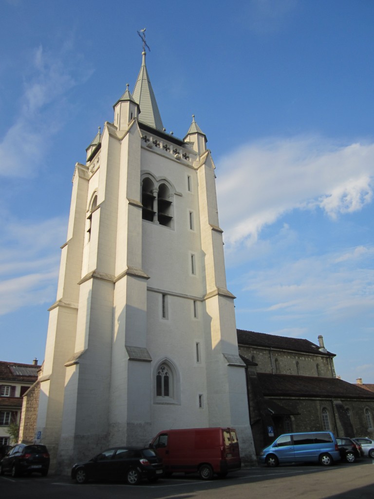 Cossonay, Pfarrkirche St. Pierre et Paul, erbaut im 13. Jahrhundert, Turm 15. Jahrhundert (09.09.2012)