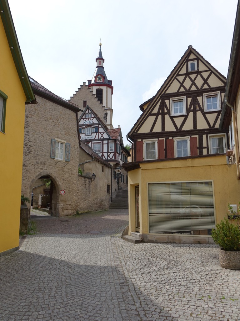 Creglingen, Torstrae mit ev. Stadtkirche (14.05.2015)